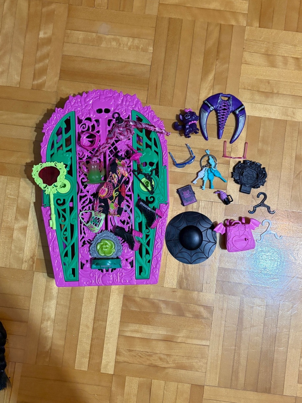 monster high g3 accessories and set